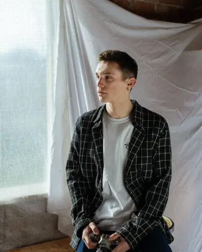 Nikola, 19