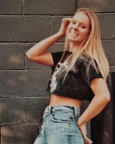 Ena, 19